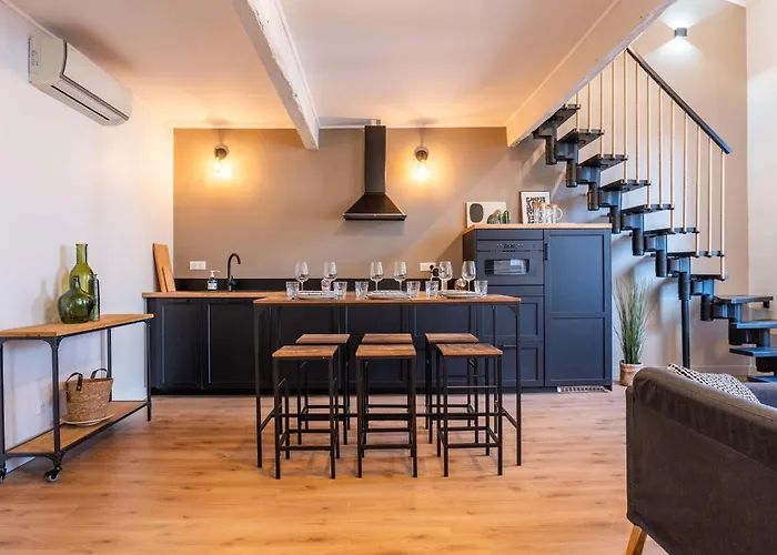 Rare ! Stylish Duplex In The Heart Of Cannes