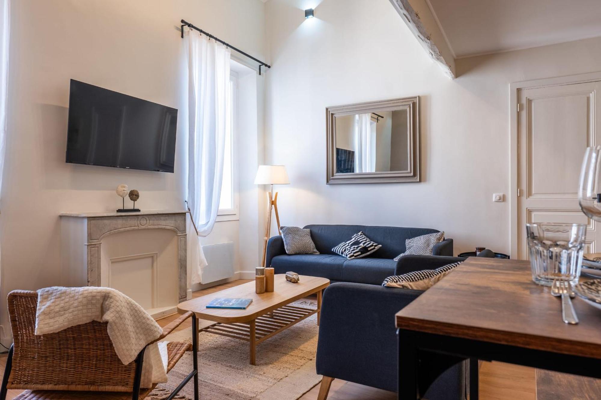 Rare ! Stylish Duplex In The Heart Of *